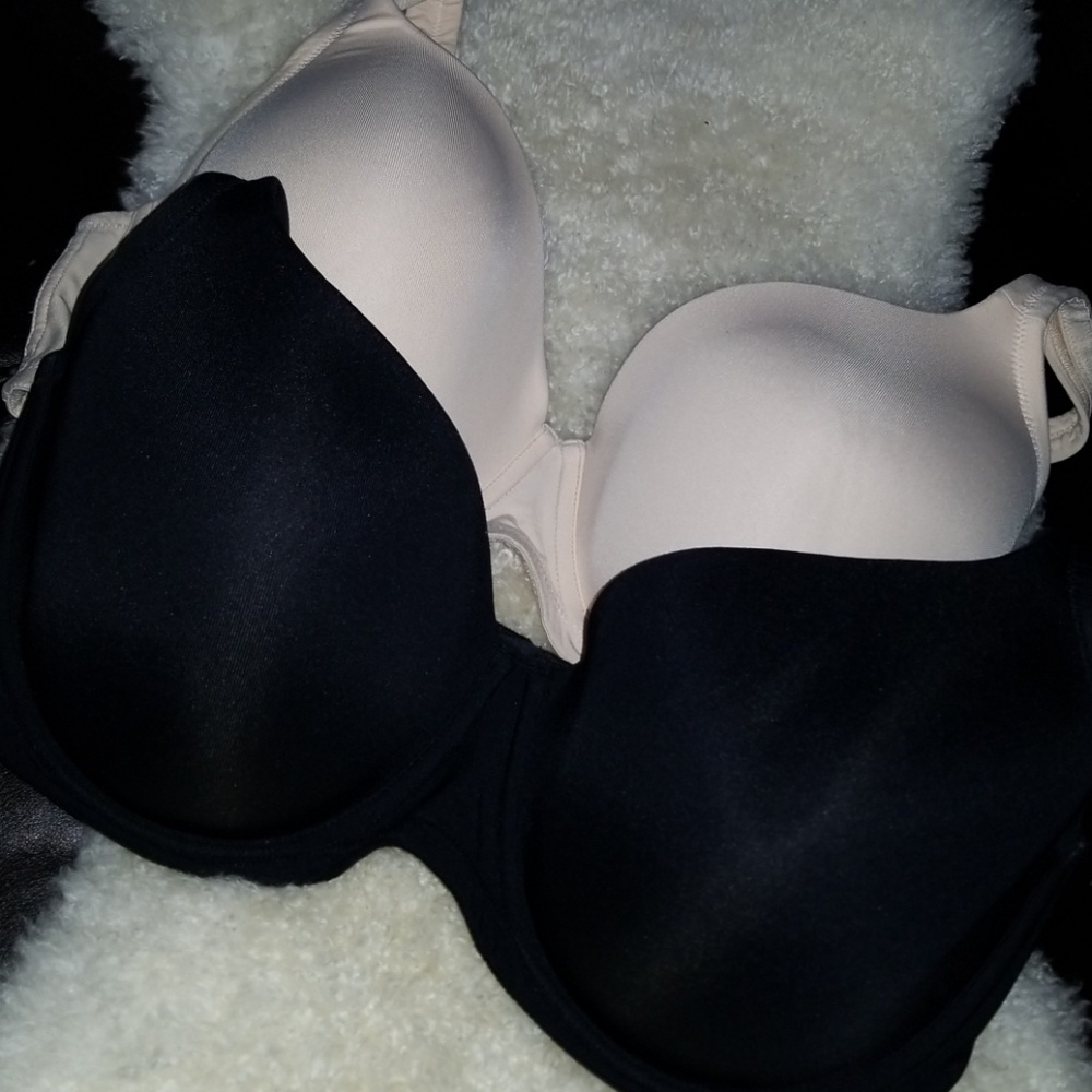 Two 36DDD Soma bra
